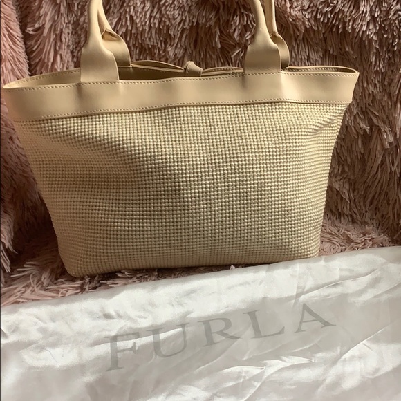 Furla light cream cloth weave and leather bag. - Picture 2 of 6